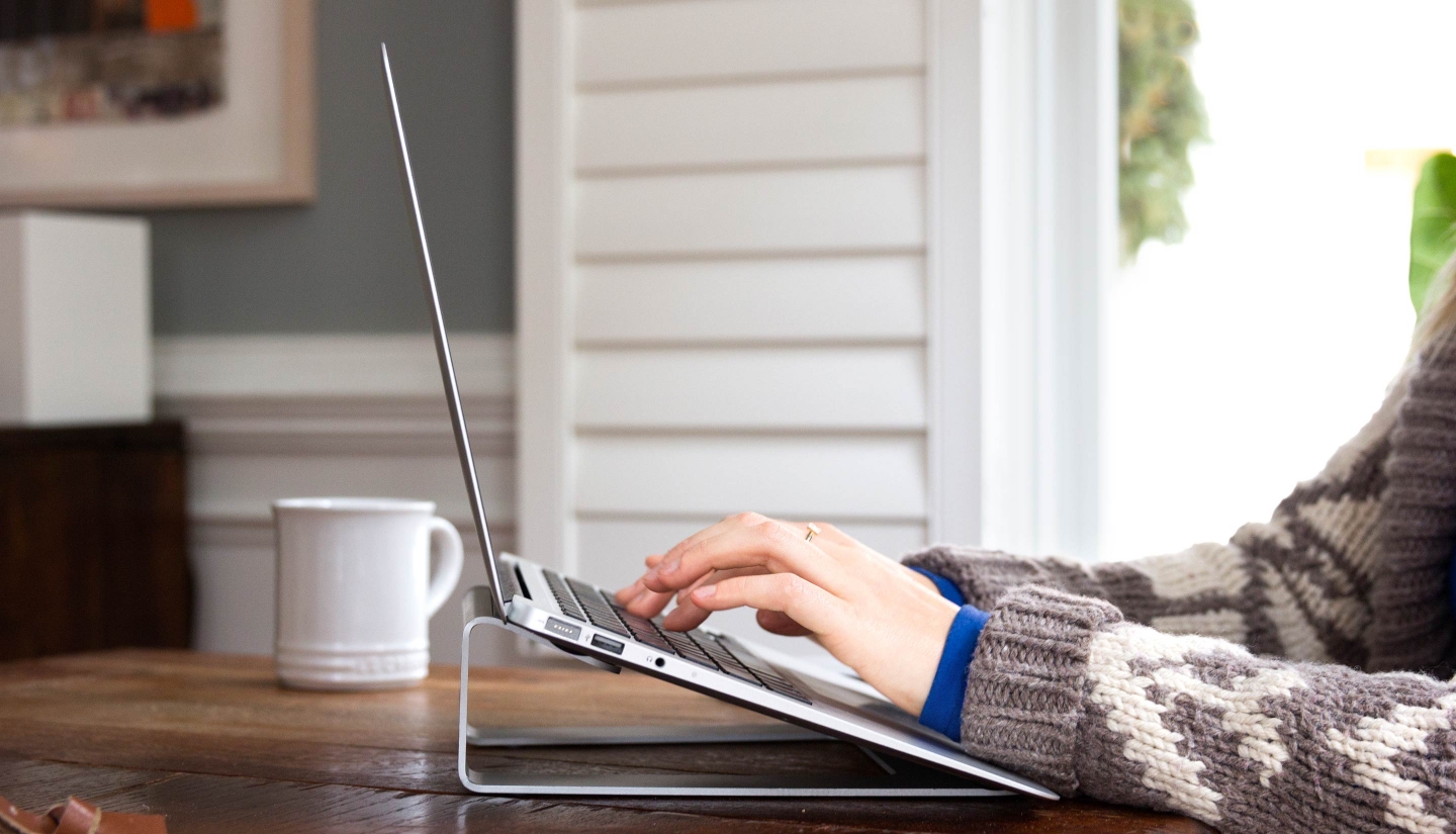 Идеальная подставка для MacBook: комфорт и стиль в каждой детали
