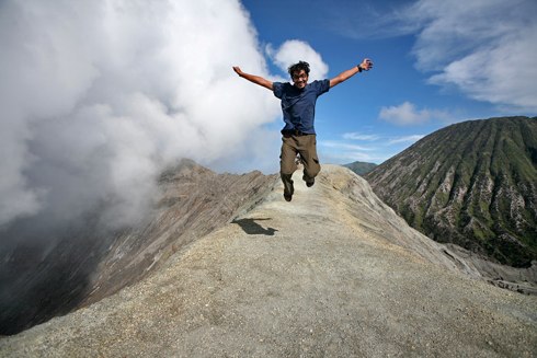 Discover the Secrets of a Life on the Road with Traveliving's Inspiring Journey