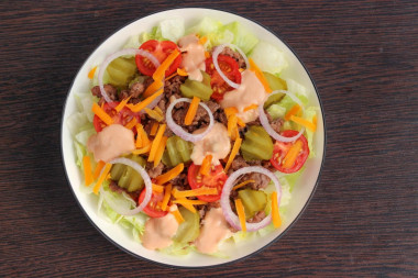 Добавление овощей и сыра