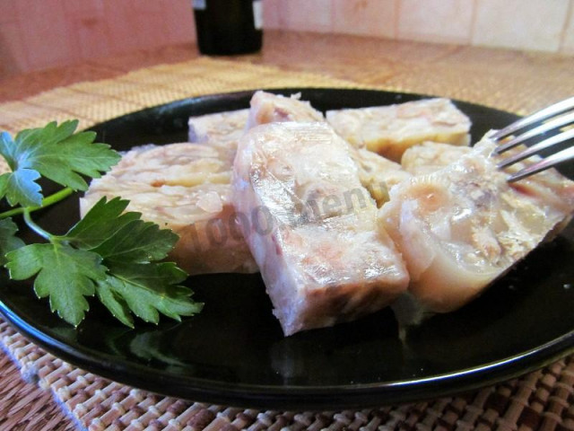 Аутентичная грузинская закуска из свиных ножек — мужужи с вкусом традиций