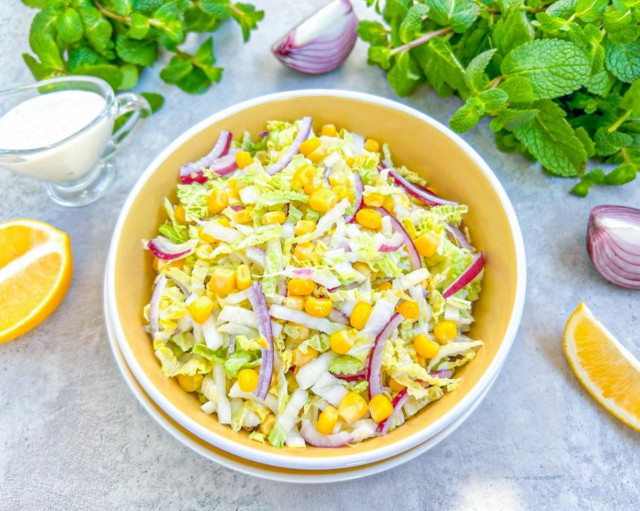 Легкий и освежающий салат с китайской капустой и кукурузой — идеальный выбор для любого стола