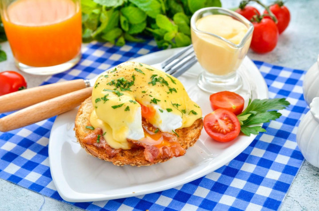 Master the Art of Classic Hollandaise Sauce for Perfect Eggs Benedict