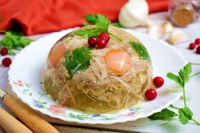 Идеальный холодец из свиной рульки и курицы — насыщенный вкус и легкость приготовления