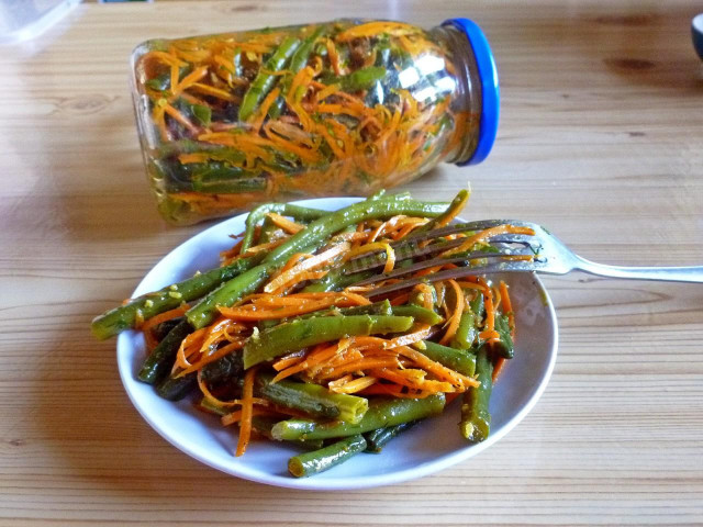 Korean-Style Green Bean Salad with Carrots and Garlic