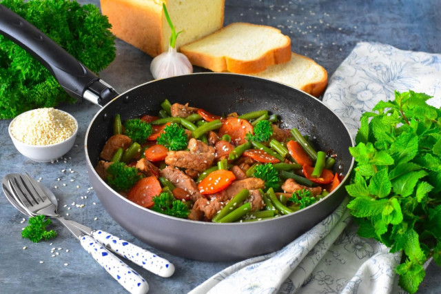 Идеальное сочетание: свинина с хрустящей стручковой фасолью