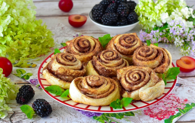 Изысканные бездрожжевые булочки из слоеного теста — легкий рецепт для дома