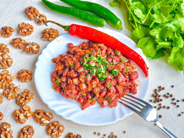 Ароматное лобио из фасоли с грецкими орехами: простой рецепт для любого случая