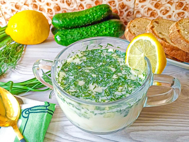 Освежающая окрошка на кефире с минеральной водой — легкий летний рецепт