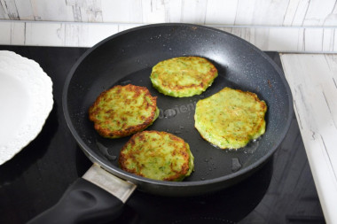 Жарим оладьи