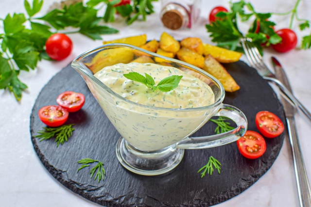 Идеальный соус с майонезом и солеными огурцами для любого блюда