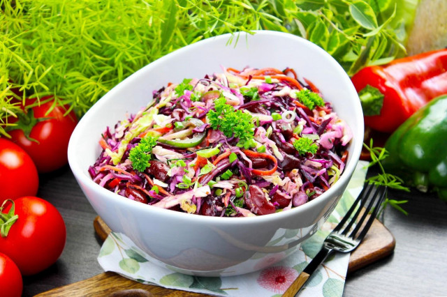 Освежающий салат с фасолью и капустой — яркое сочетание вкусов