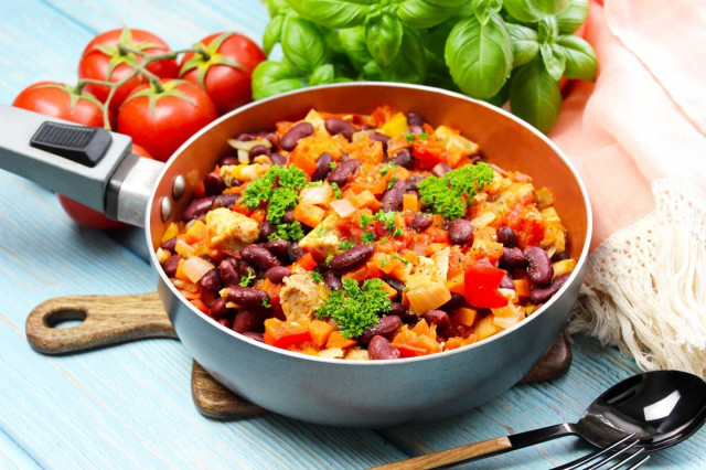 Аппетитное рагу из красной фасоли с мясом — простой рецепт для уютного ужина