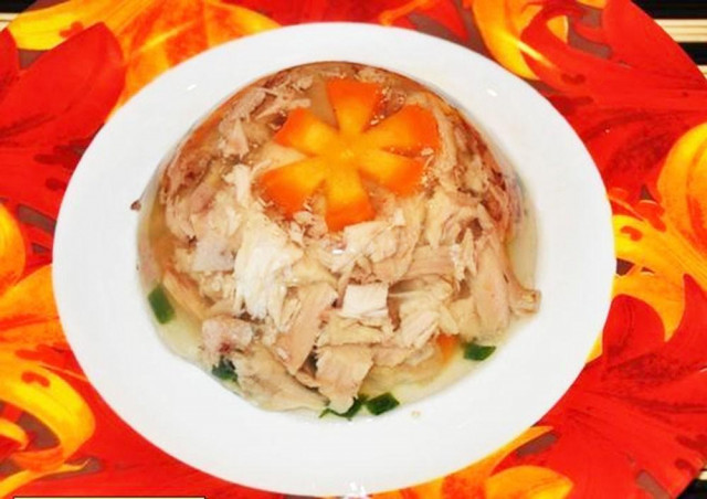 Изысканный куриный холодец без добавления желатина: простой и вкусный рецепт