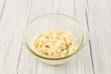 Взбивание масла с сахаром