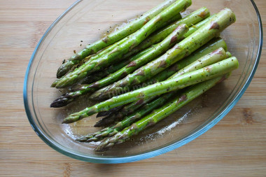 Перемешивание спаржи Перемешивание спаржи