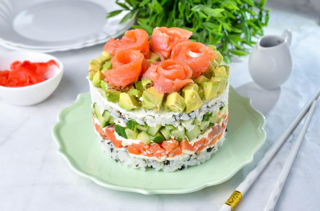 Изысканный салат Филадельфия с красной рыбой и авокадо