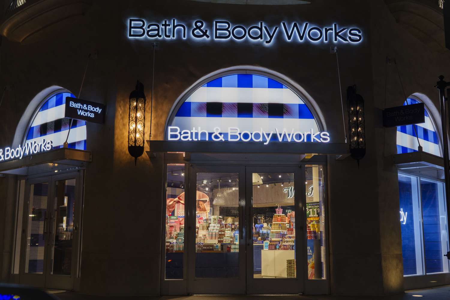 Bath & Body Works boshqaruvda yangiliklar va kuchli moliyaviy ko‘rsatkichlar bilan oldinga intilmoqda