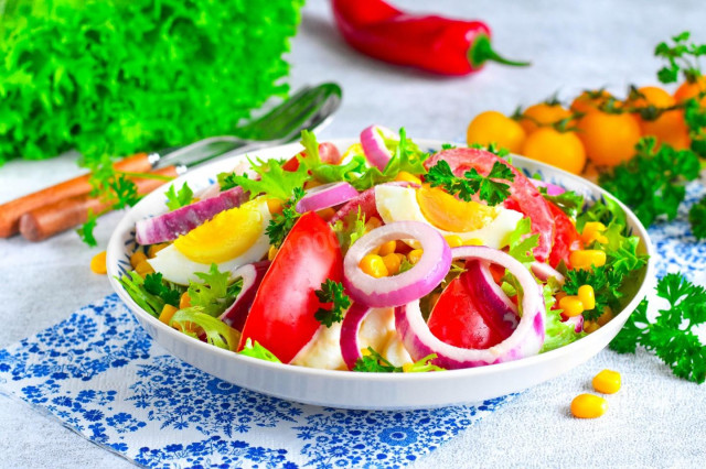 Идеальный салат с кукурузой и свежими помидорами: простой рецепт для любого случая