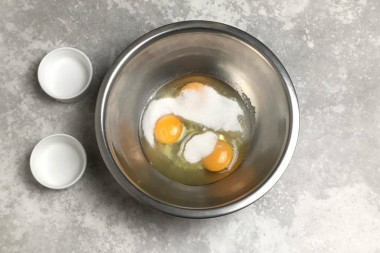 Взбивание яиц