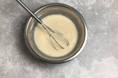 Тщательное перемешивание теста