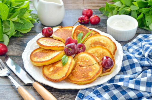 Идеальные пышные оладьи с манкой на кефире — простой рецепт для всей семьи