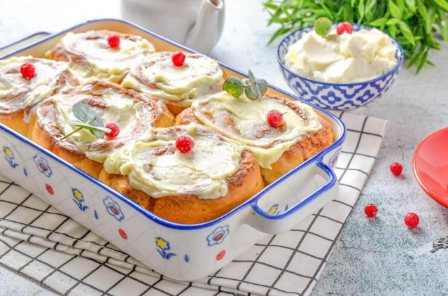 Decadent Cream Frosting to Elevate Your Cinnamon Rolls