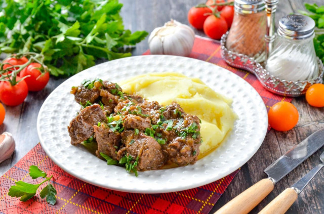 Savor the Classic Kremlin-Style Beef: Tender and Flavorful Delight