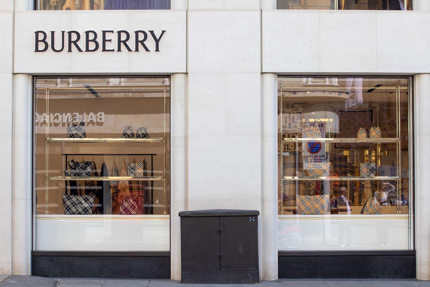Burberry объявляет масштабную оптимизацию и новые стратегии для укрепления позиций на рынке