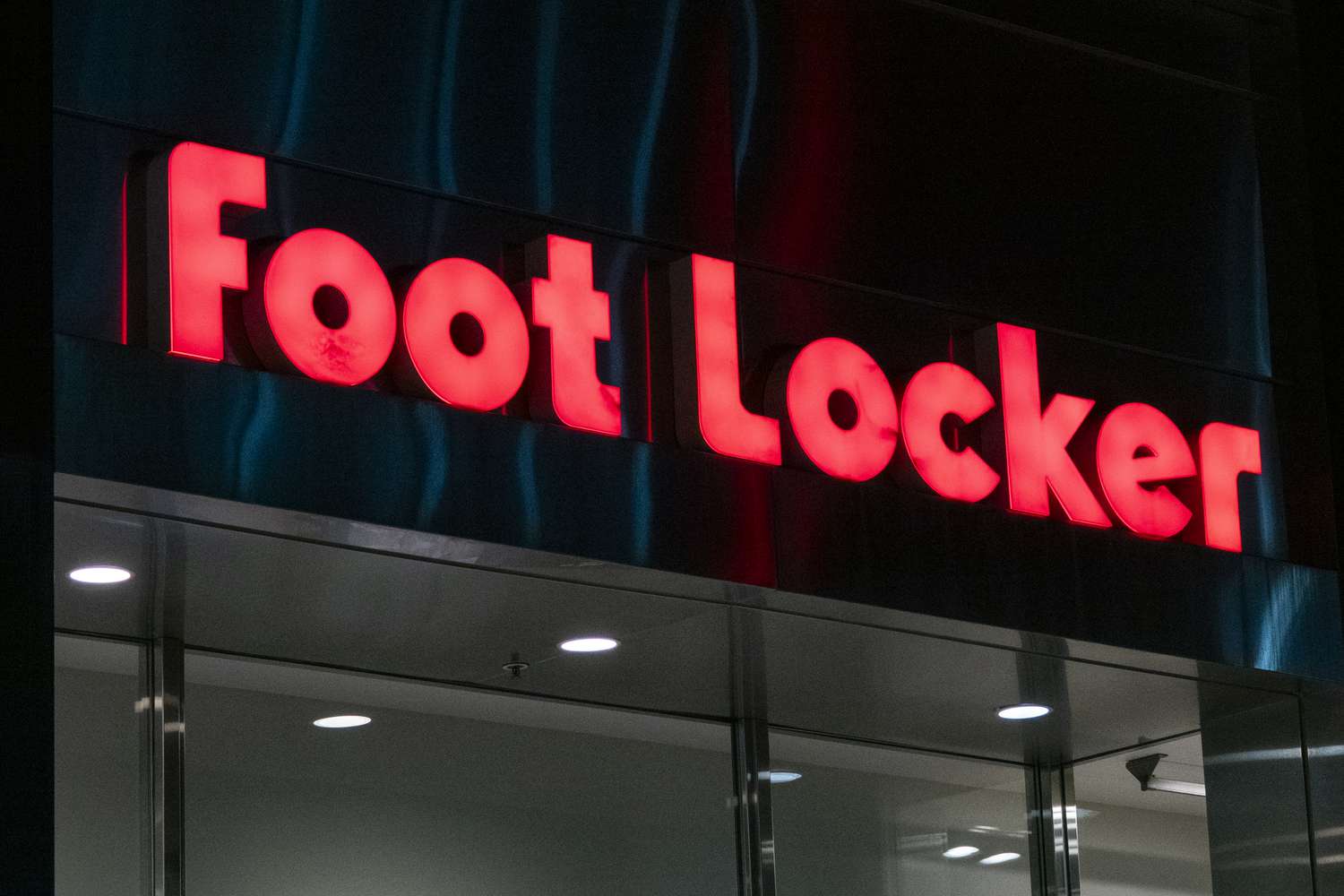 Dick’s Sporting Goods to Acquire Foot Locker in Major Retail Merger