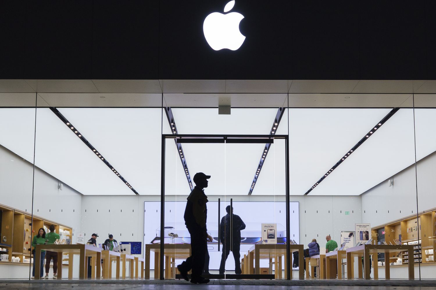 Ключевые события на фондовом рынке: технологии, энергетика и драгоценные металлы