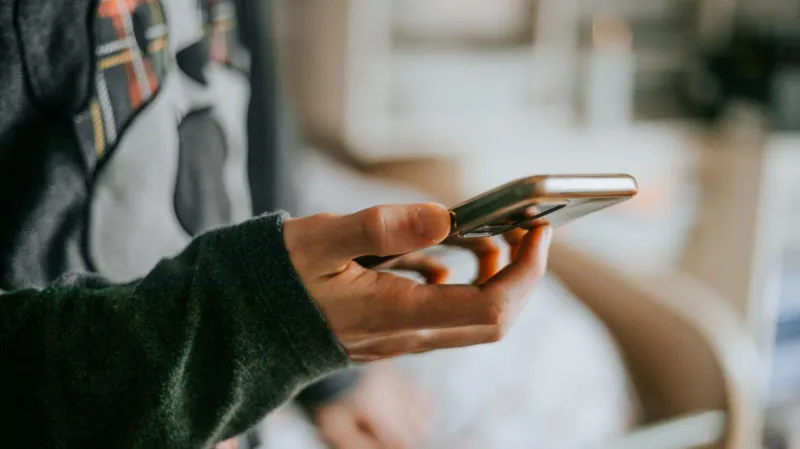 Buyuk Britaniya yoshni tekshirish qoidalarini buzgan 34 ta pornografik saytni tergov qilmoqda