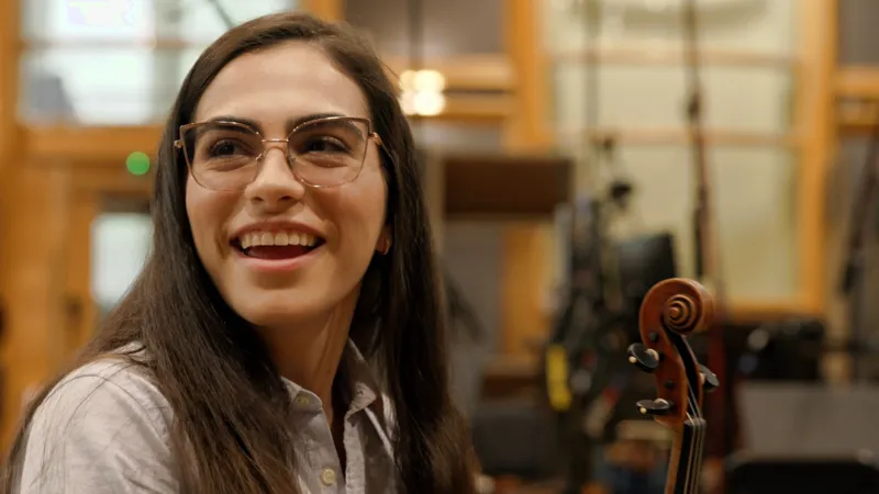 Патрисия Мендонса: скрипачка, которая выступит десять вечеров на «Уэмбли» с Coldplay