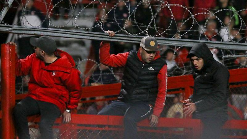 Universidad de Chile muxlislariga qarshi vahshiylarcha hujum uchun Independiente va politsiyani aybladi