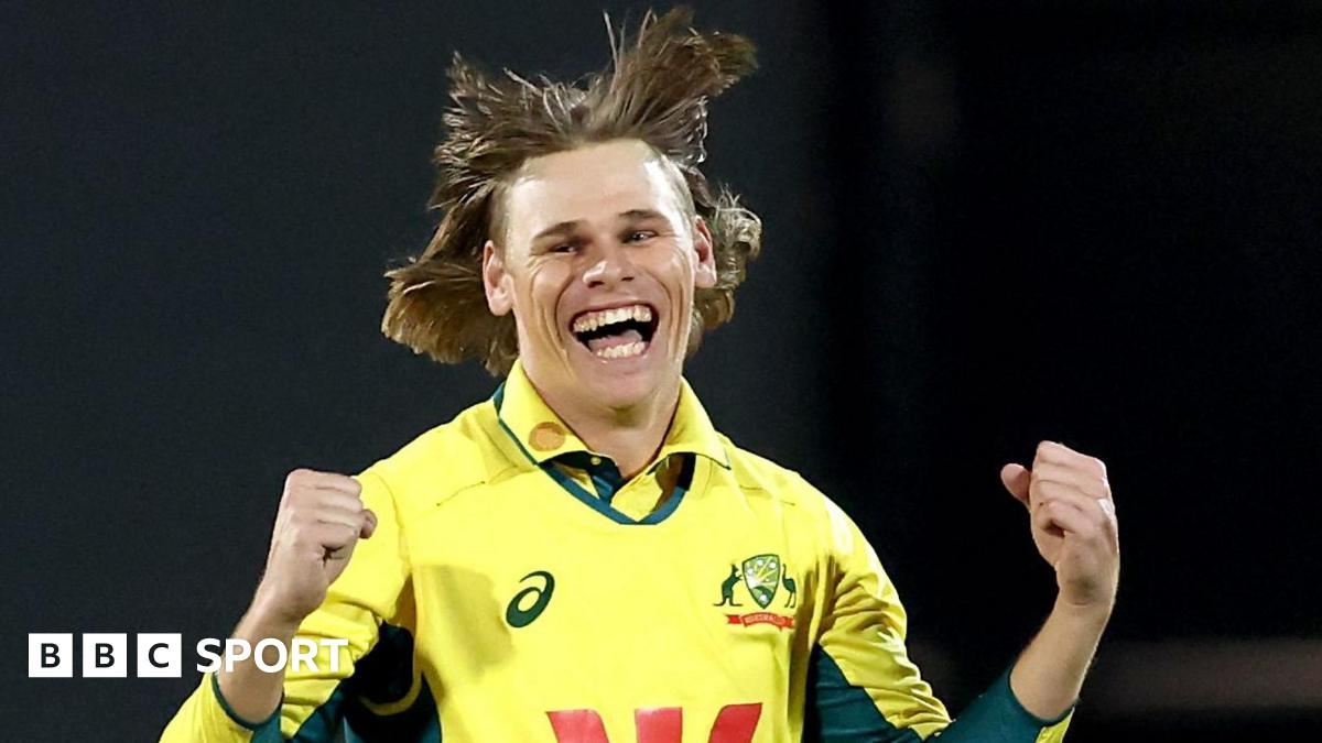 Австралия разгромила ЮАР на 276 очков, избежав сухого поражения в серии ОДИ