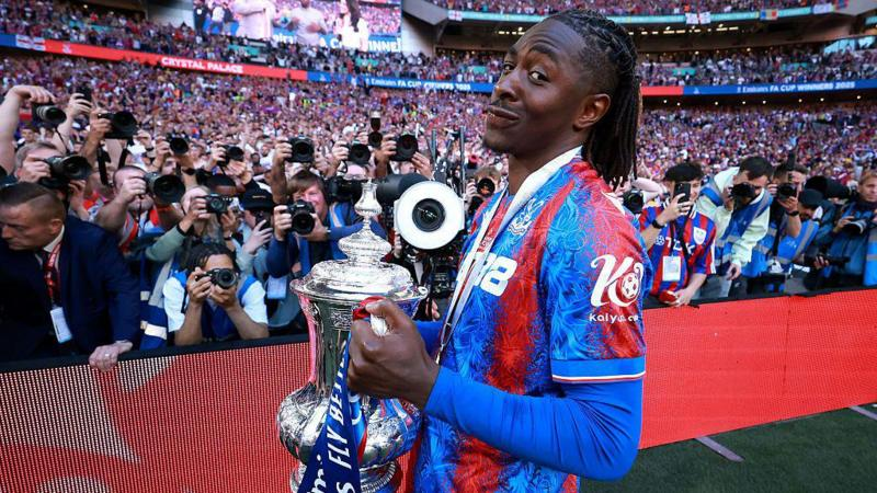 Eberechi Eze celebrates with FA Cup