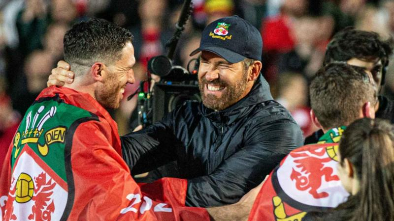 Ryan Reynolds va Rob McElhenney: Wrexham egalari fantaziya futboli o‘ynashyapti yoki xavf bilan o‘ynashyapti?