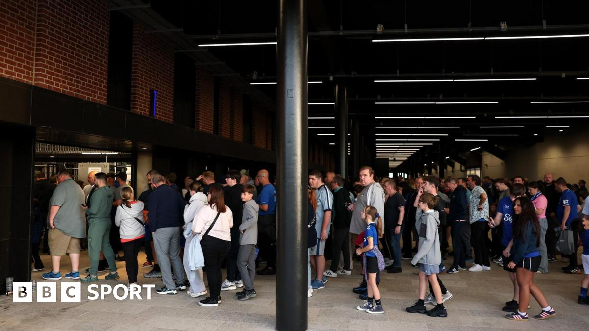 Everton EFL Cup match delayed at new stadium
