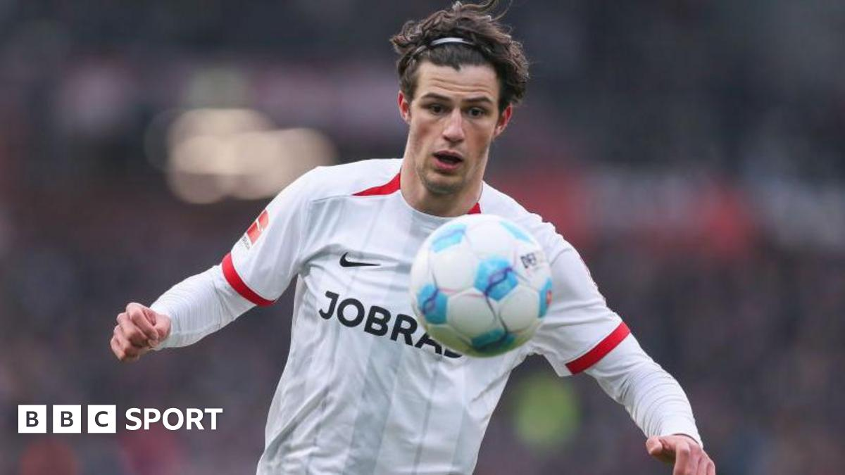 Everton complete loan signing of Freiburg midfielder Merlin Rohl with obligation to buy