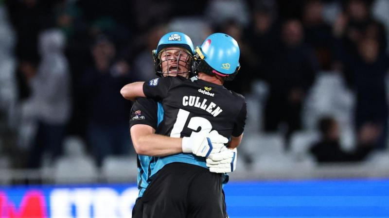 One-Day Cup final: Worcestershire claim trophy after dramatic final-over win over Hampshire