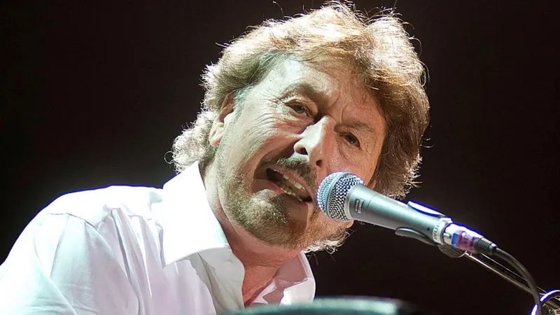 Rick Davies: Supertramp singer and co-writer dies at 81