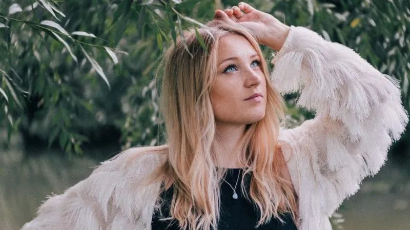 Dolly Mavies Receives Overwhelming Support After JD Vance Walkout