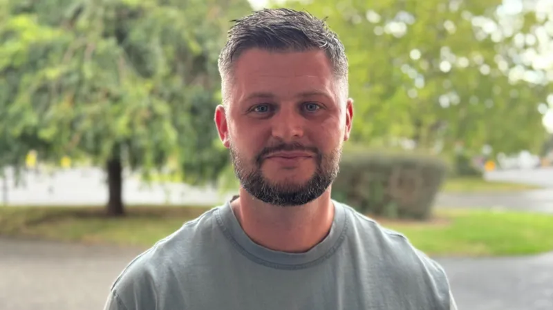 Житель Шрусбери, заикающийся, публикует видео для поддержки других