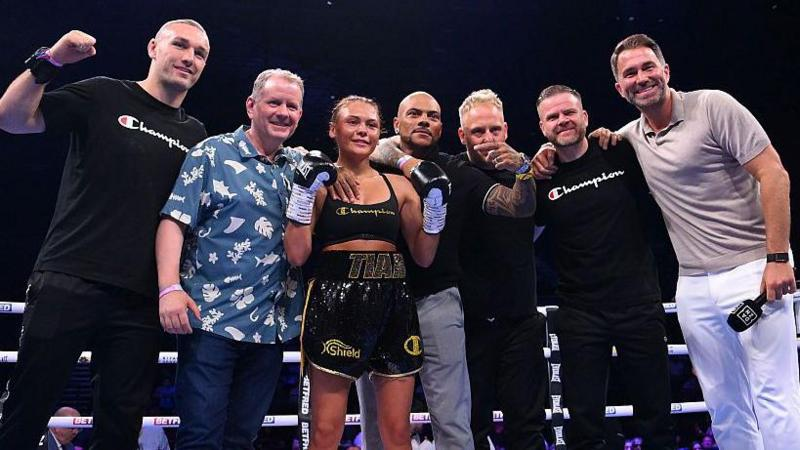 Tiah-May Ayton boks tarixida eng yosh mutlaq chempion bo‘lishni maqsad qilmoqda