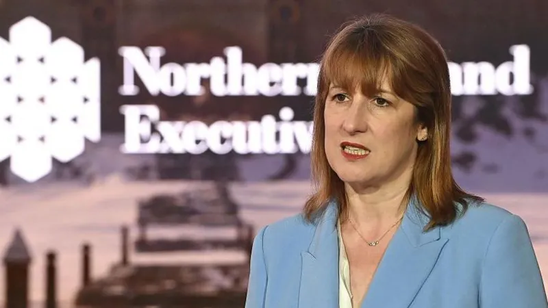 UK 30-Year Gilt Yield Hits 27-Year High, Increasing Pressure on Chancellor Reeves