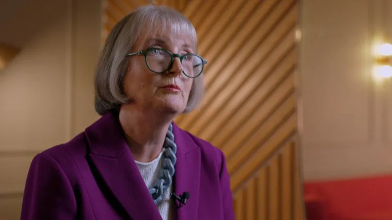 «Он засунул руку мне под колготки»: доклад выявил домогательства среди барристов