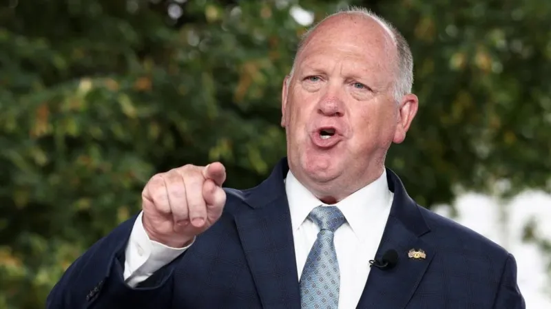 Oq Uy Tom Homan $50,000 pora olgani bo‘yicha ayblovlarni rad etdi