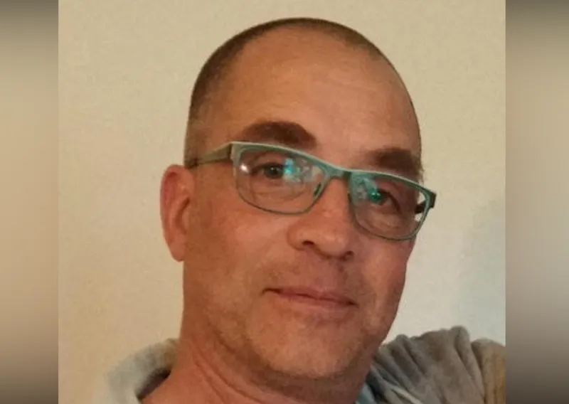 Hostages and Missing Families Forum Lior Rudaeff in a grey t-shirt with glasses on posing for a picture