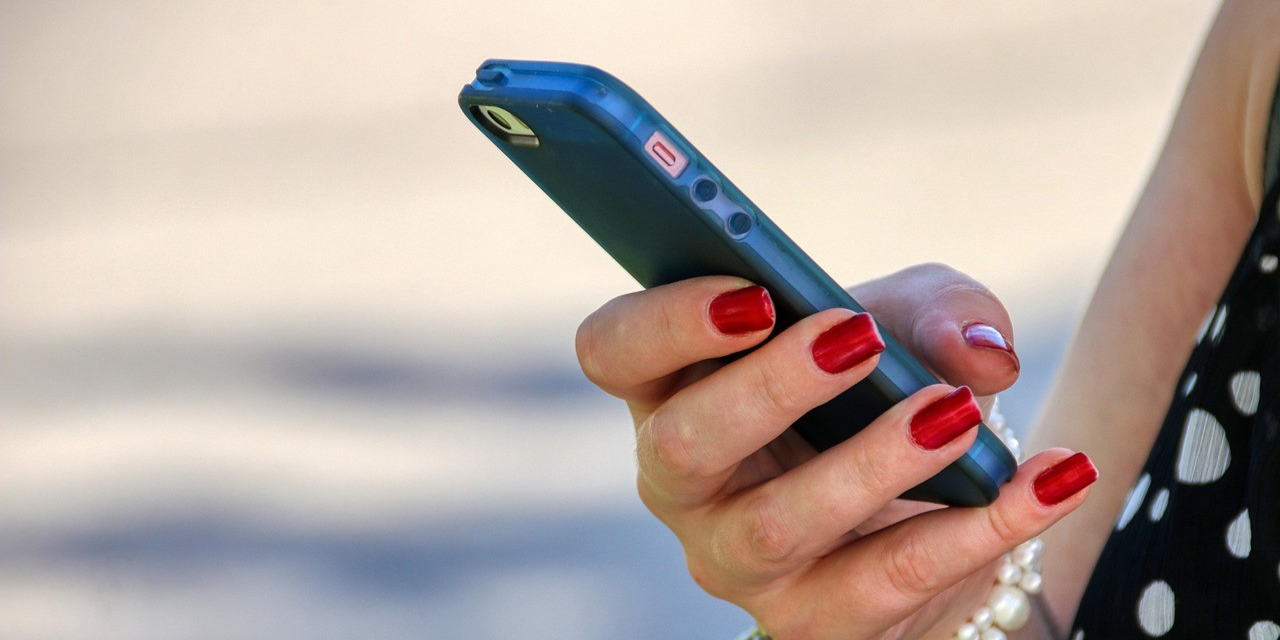 Roskomnadzor slows WhatsApp amid looming ban and staged limits