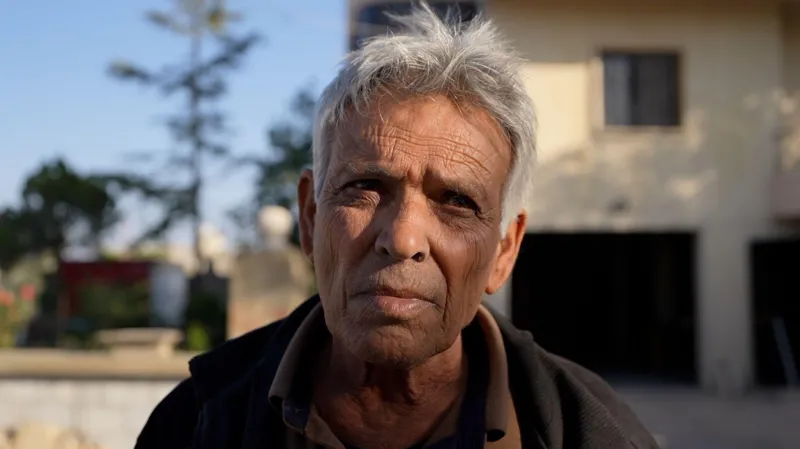 Neha Sharma/INLIBER An older man with a weathered face and grey hair looks into the camera.