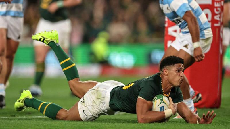 Саша Файнберг-Мнгомезулу забивает попытку